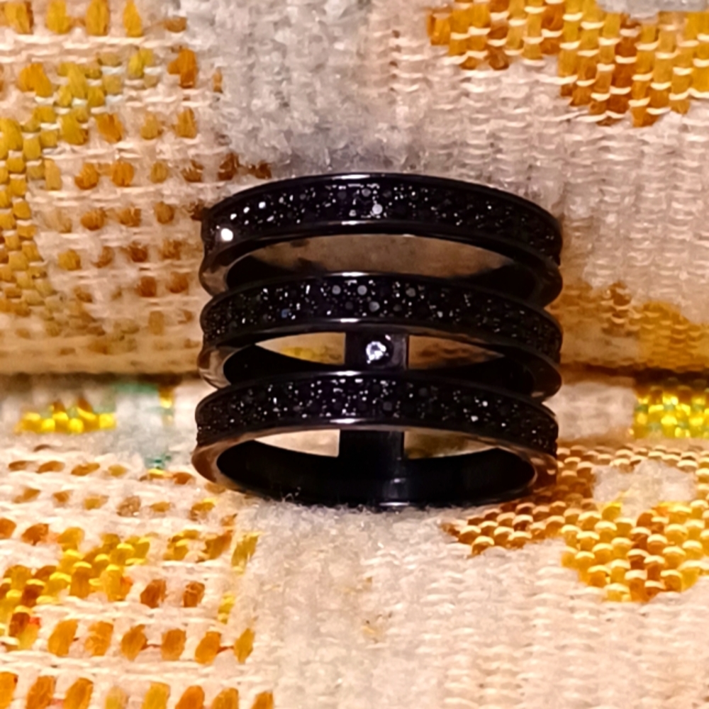 Michael Kors ring ! - Picture 2 of 8